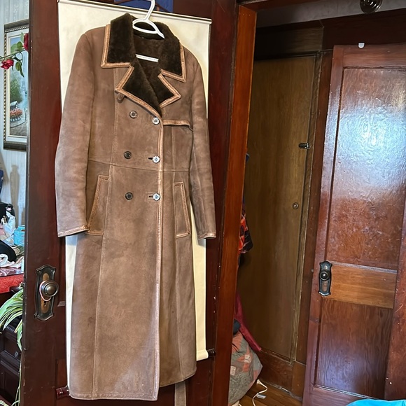 Vintage Eaton Chelsea Place long brown sheepskin coat, woman size 10 - Picture 1 of 6